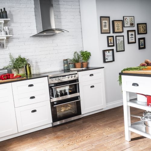 Freestanding Cooker in Kitchen Set